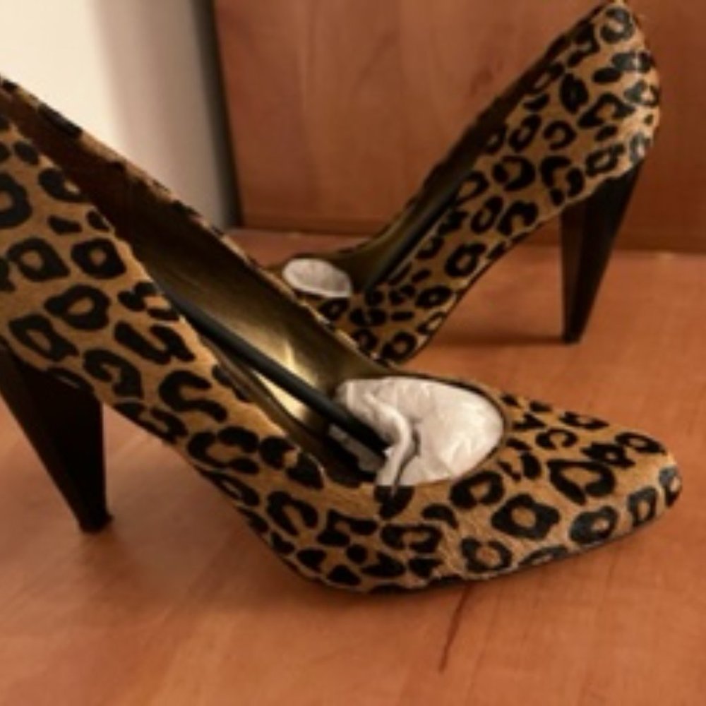 BCBG Girls Leopard Print Short Calf Hair Pump Size 7M